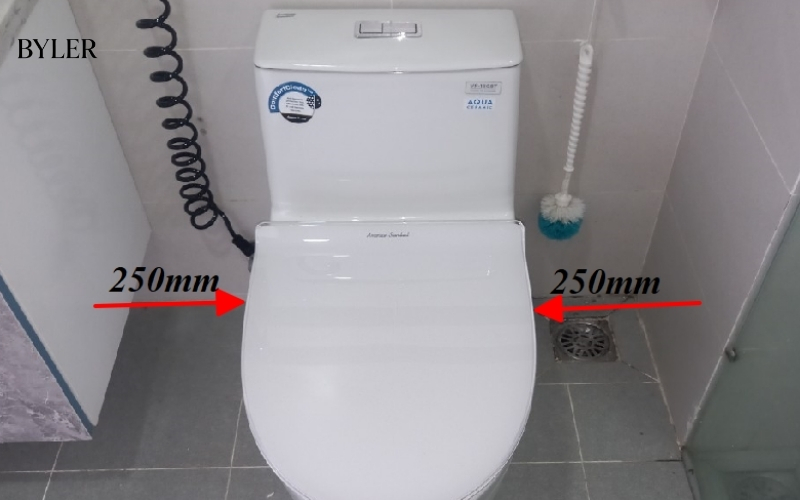 Khoảng cách từ bồn cầu đến tường bên